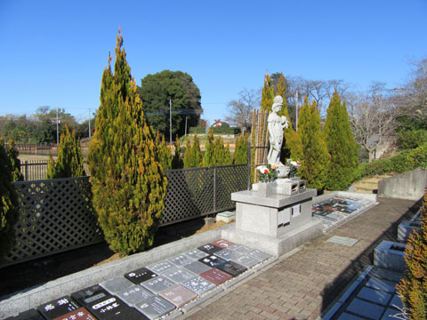 花と緑につつまれた樹木葬です
